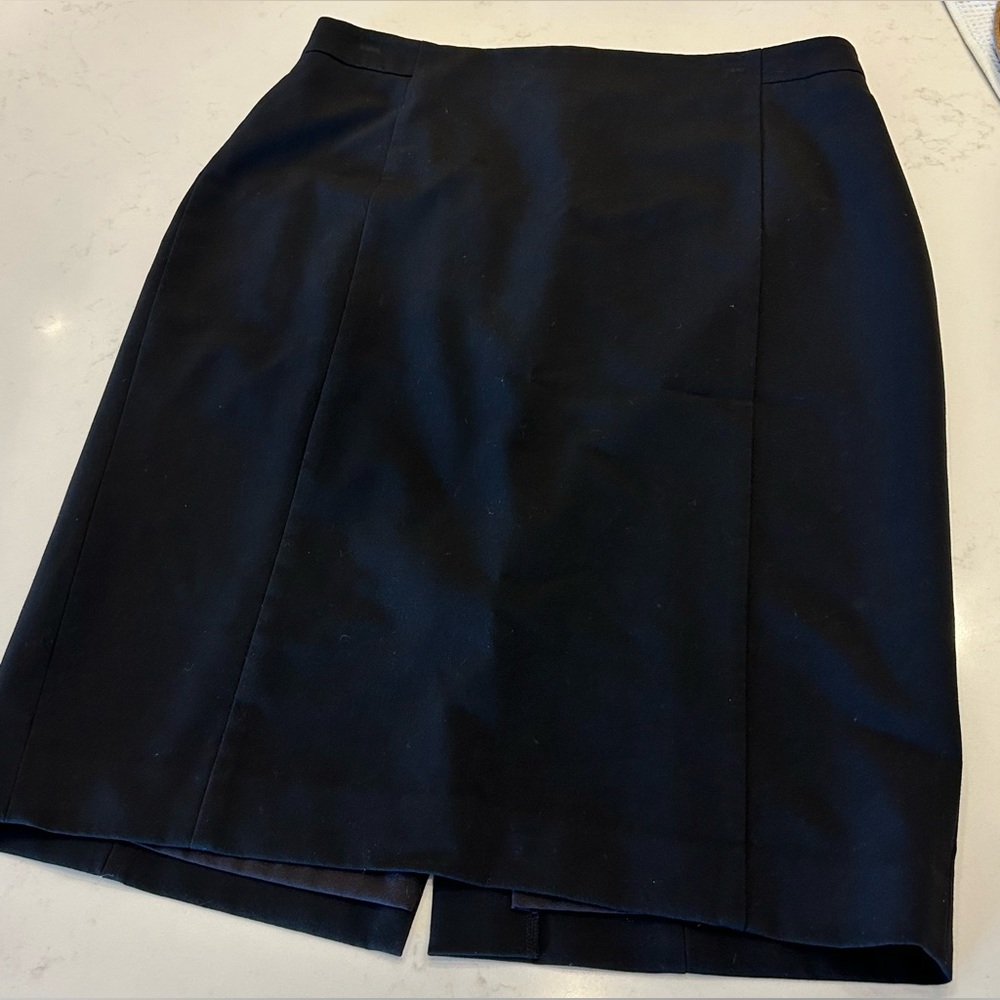 ANN TAYLOR PENCIL SKIRT (10); black zip-up suit skirt